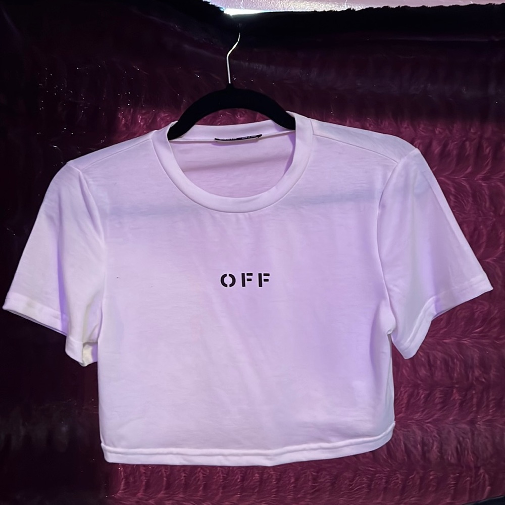 Cropped white tee, “OFF”